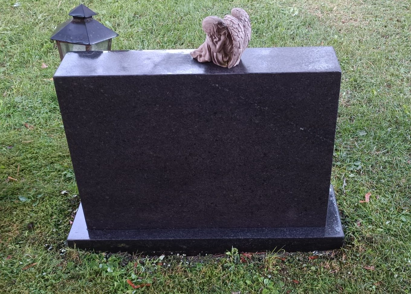 Hautakiven puhdistus